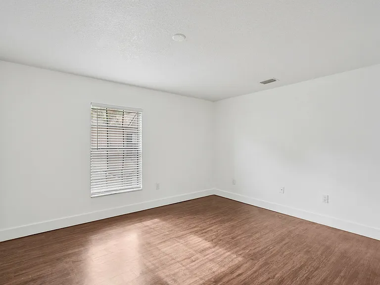 Gandy Parkside Apartments — Photo 38