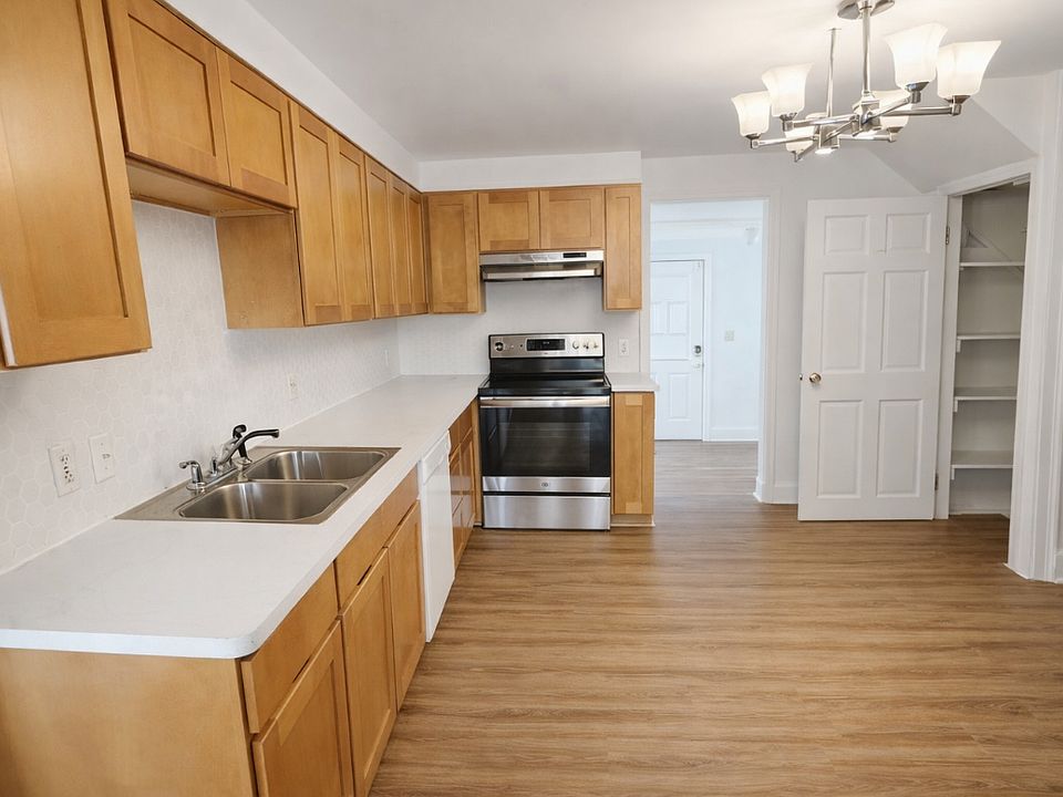 1st image of 493 High St #1