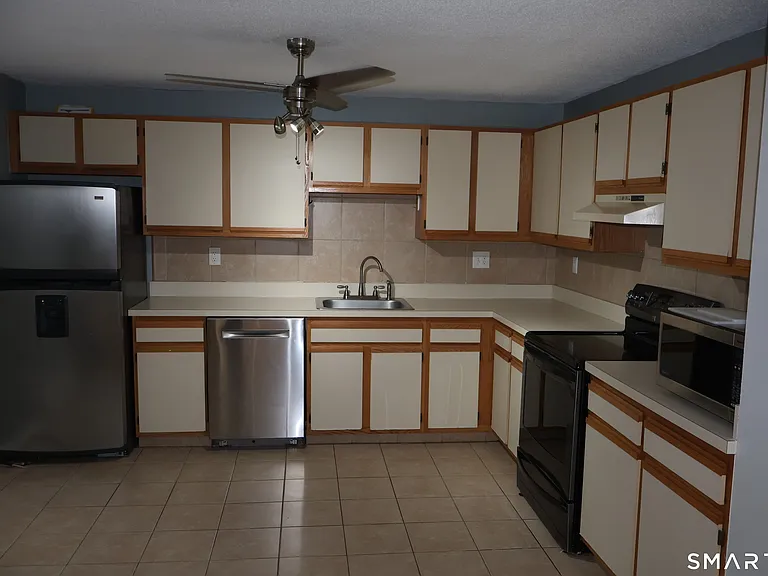 1241 East St #C3 — Photo 2