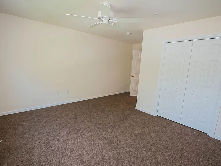 403 Parkview Ct — Photo 37