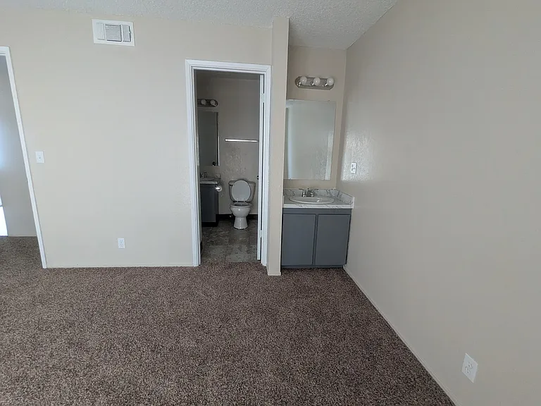 939 Jamieson Ct #4 — Photo 6