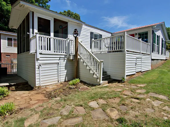 435A Lakewood Dr, Townville, SC 29689