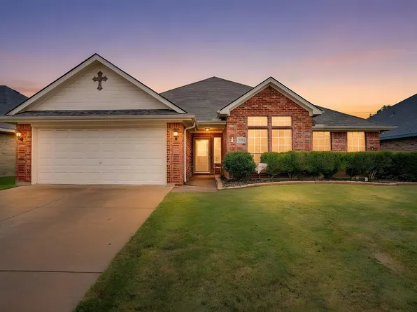 725 Snapper Dr, Burleson, TX 76028