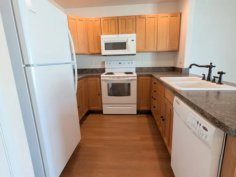 1402 Hall St #B — Photo 5