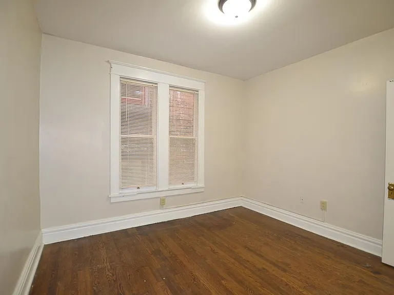 101 12th St #2R — Photo 13