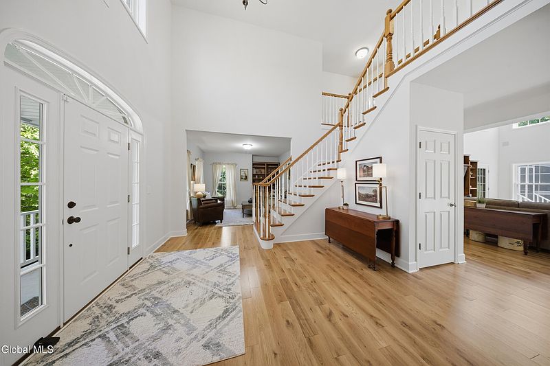 4th image of 30 Walden Circle