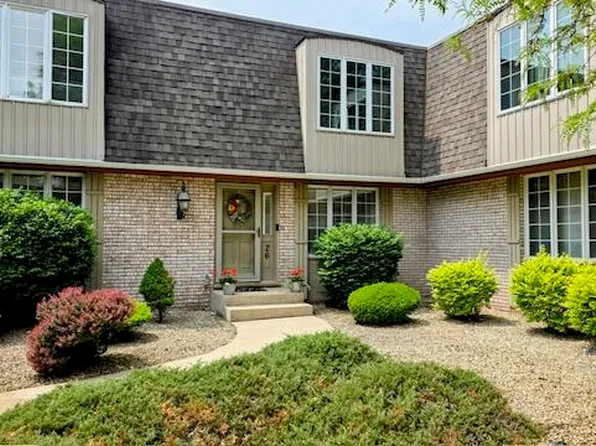 26 Lilac Ct, Schererville, IN 46375