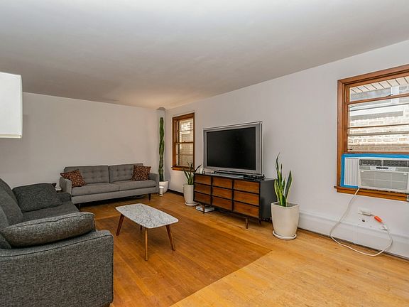 3rd image of 1503 Marengo Ave