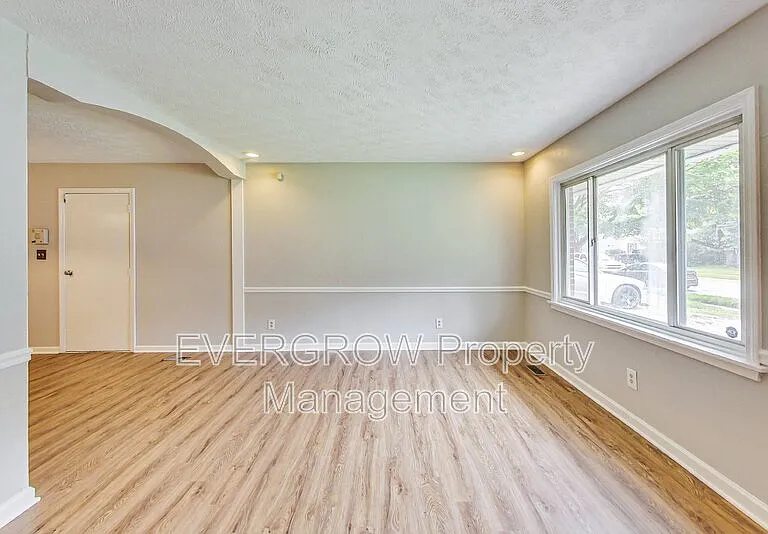3962 Strathmore Dr — Photo 5