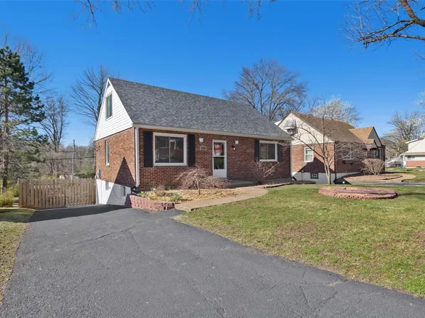 8666 Belhaven Dr, Saint Louis, MO 63114