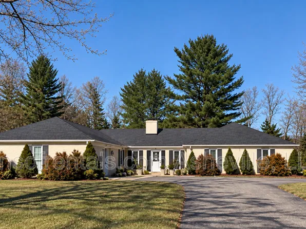 135 Cold Springs Rd, Hendersonville, NC 28792
