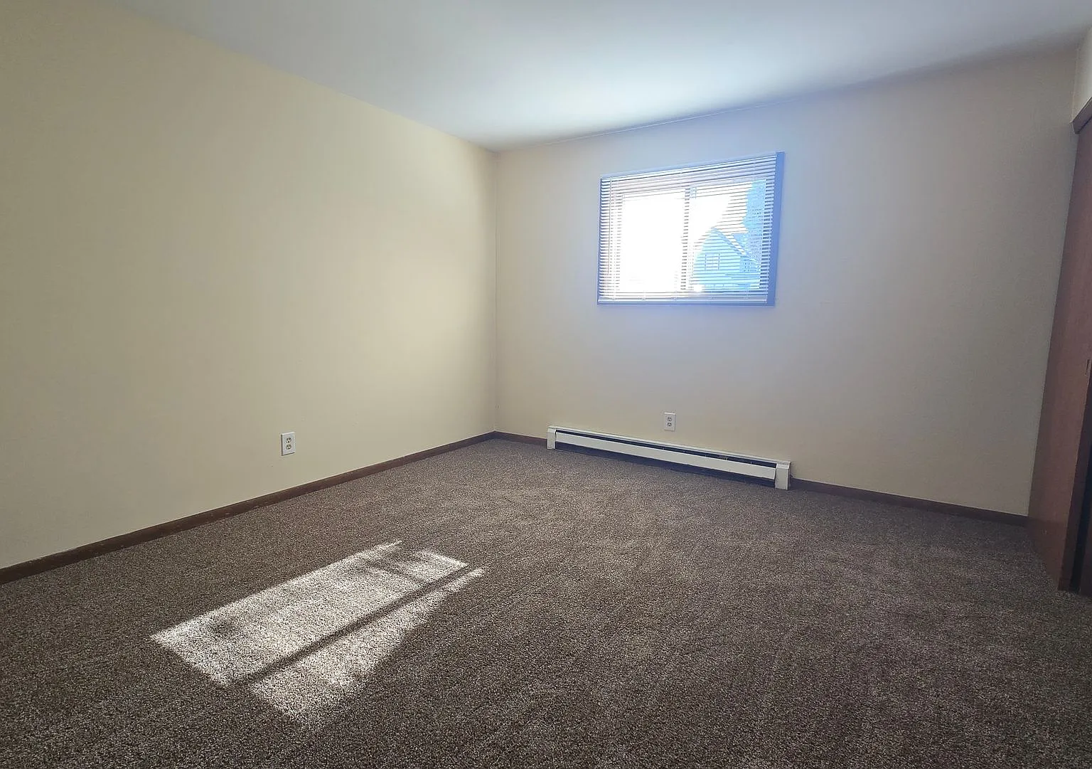 Carnaby Square Apartments — Photo 4
