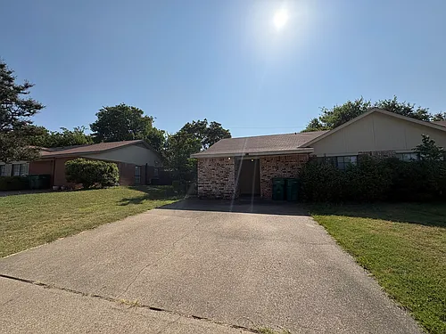 714 Hillcrest Ct Photo 1
