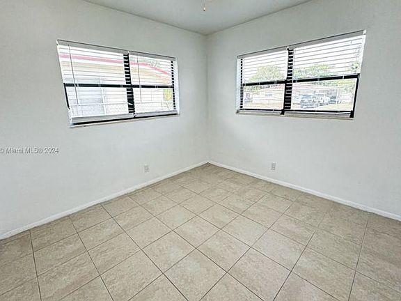 3rd image of 1069 Carolina Ave #1069