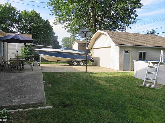 3rd image of 39568 Camp St