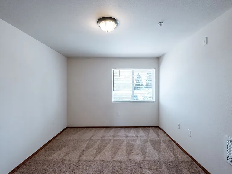 Newcastle Place Apartments — Photo 32