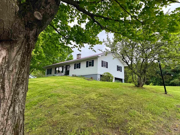 213 Scottsdale Road, Newport City, VT 05855
