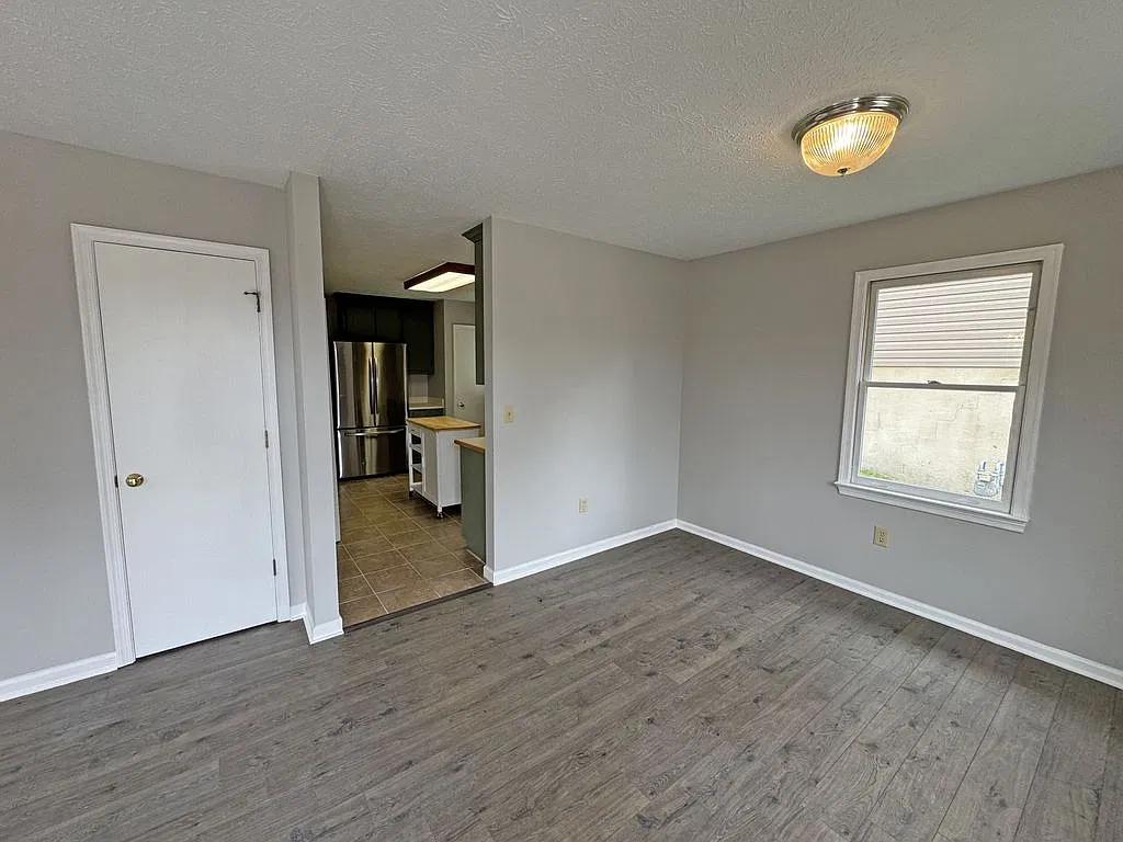 3 bed, 1027 sqft, $1,695 — Photo 3