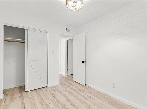 5th image of 2119 Oxford Ave APT A