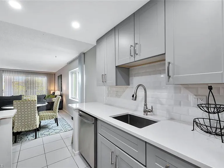 1300 Gulf Shore Blvd N #407 — Photo 9
