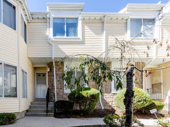 1050 Schmidt Ln, North Brunswick, NJ 08902
