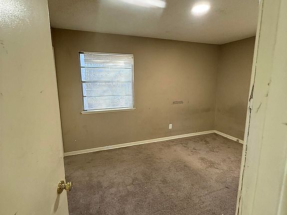 3rd image of 2301 Ridge Park Dr