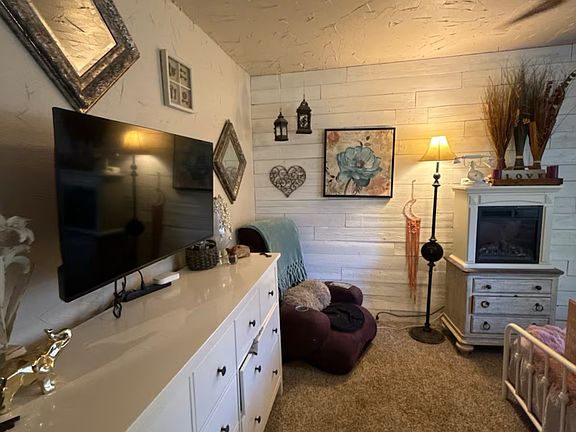 5th image of 335 Oakwood Cir