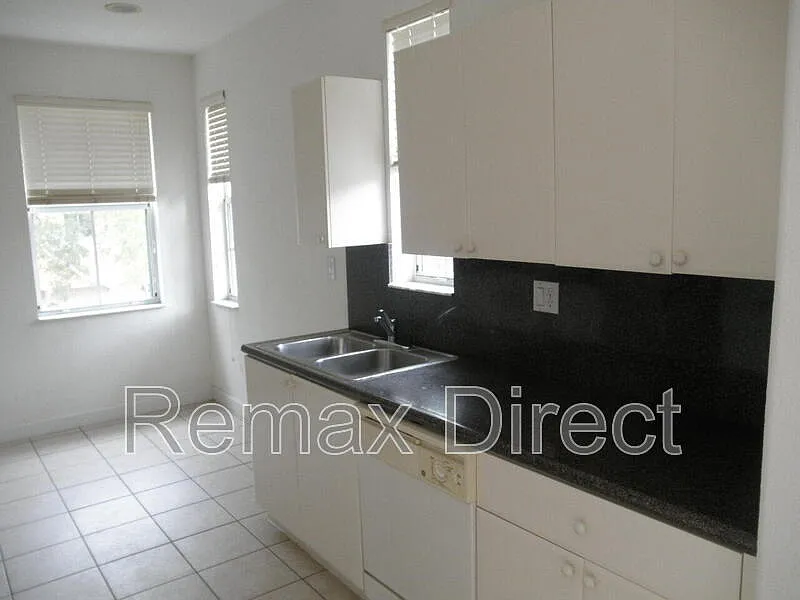 4 bed, 2.0 bath, $2,500 — Photo 3
