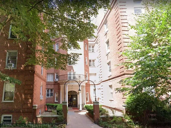 40 Ocean Parkway #4F, Brooklyn, NY 11218
