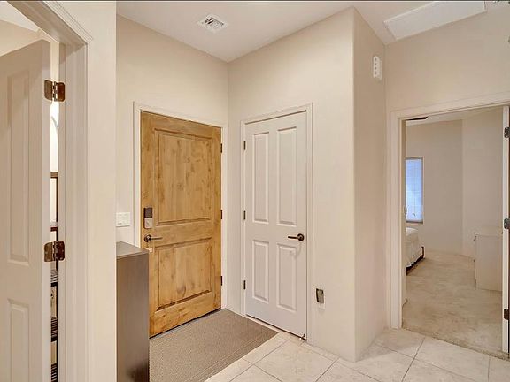 4th image of 4104 N Thurston Ln