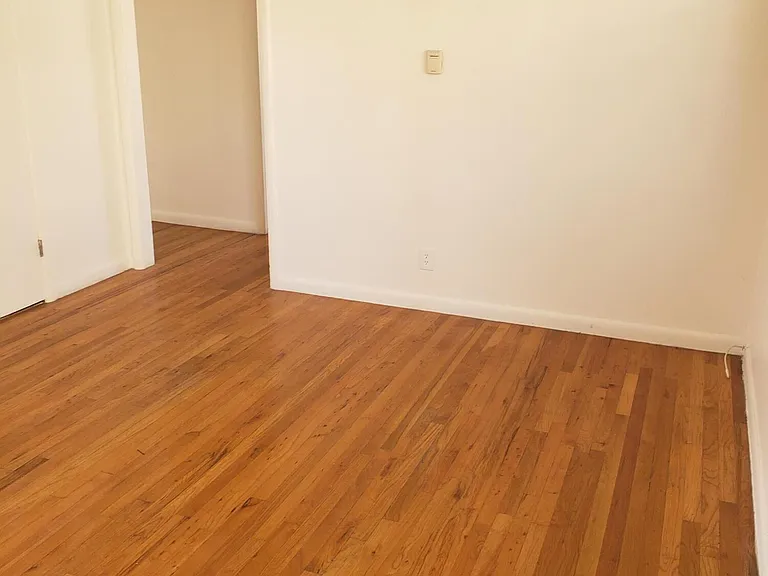 900 W Yandell Dr — Photo 4