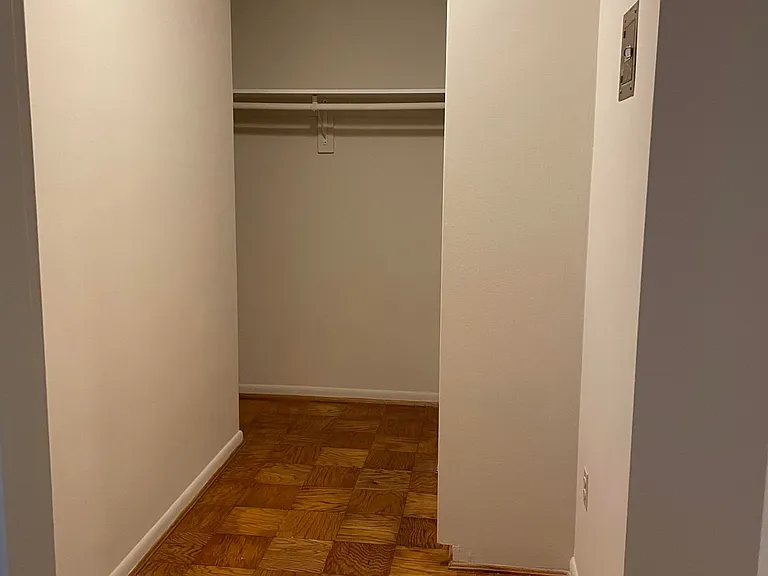 Twelve Oaks Apartments — Photo 6