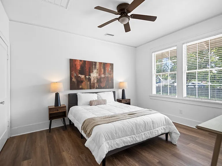 1801 N Polk St — Photo 32