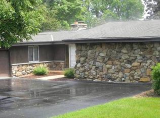 2138 Edgewood Dr, Grafton, WI 53024