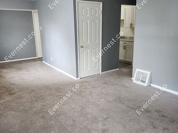 4th image of 10600 Dunkeld Cir