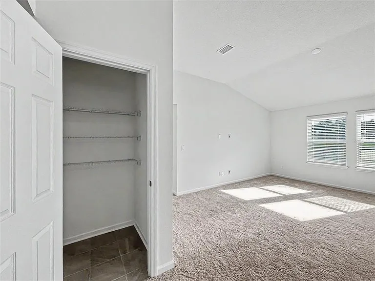 55 Signet Cir — Photo 13