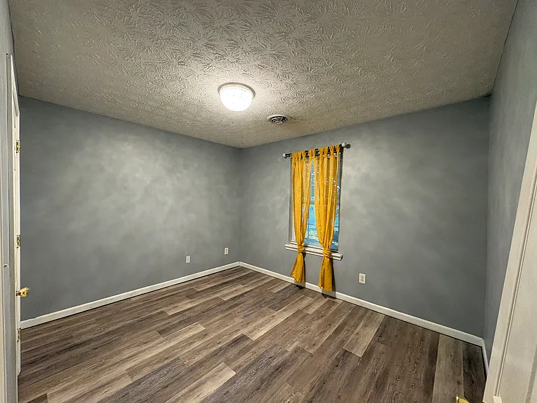415 W Kentucky Ave — Photo 5