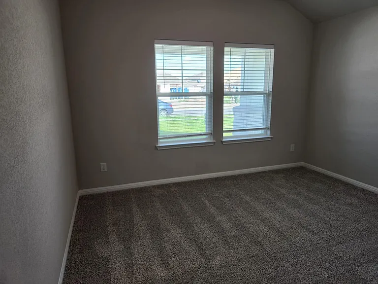 104 Bankside Dr — Photo 35