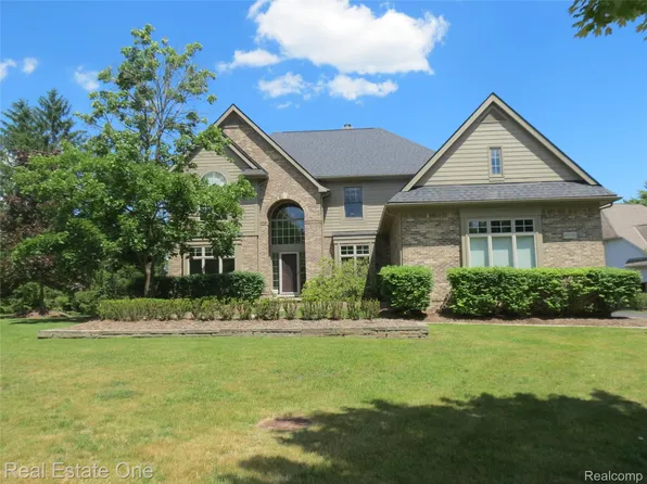 45702 Balfour Ct, Novi, MI 48377