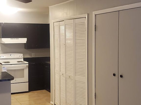 5th image of 408 Donnell Dr APT A