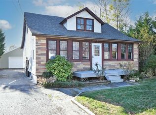 80 Cedar St, Islip, NY 11751