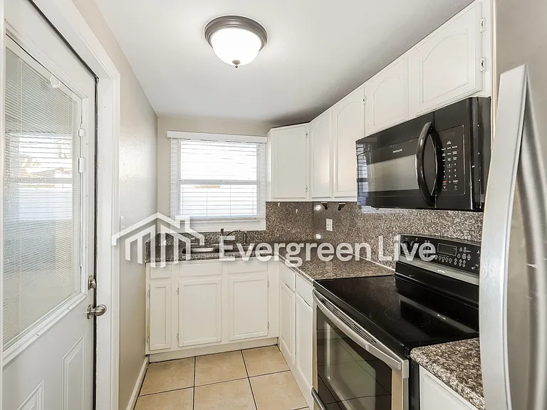 7006 Robindale Rd — Photo 8