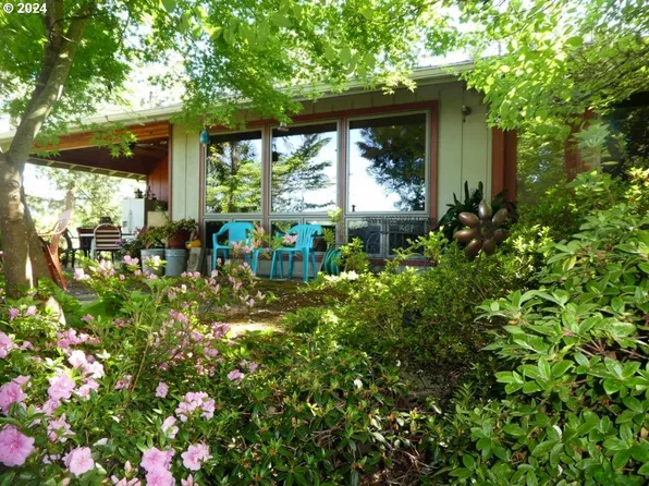 242 Rocky Point Ln, Roseburg, OR 97471