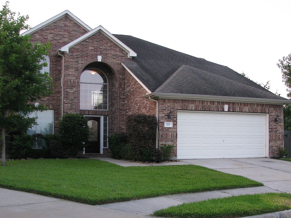 1st image of 201 Lark Hollow Ln