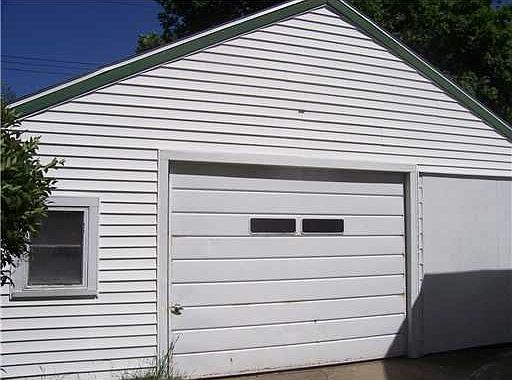 3201 Plymouth Dr Garage