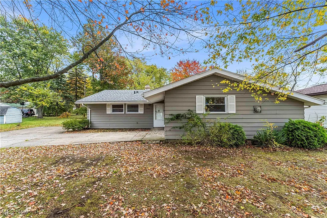 5807 Kimberly Dr photo 1