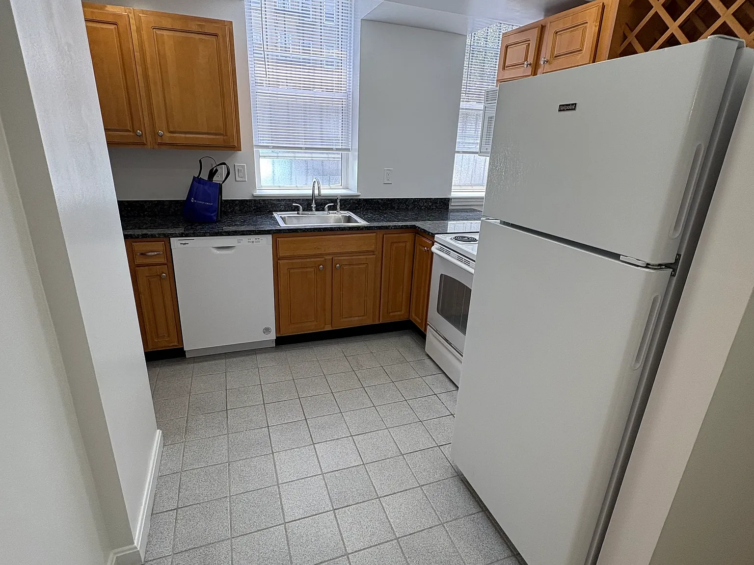 Studio, 450 sqft, $2,400 — Photo 4