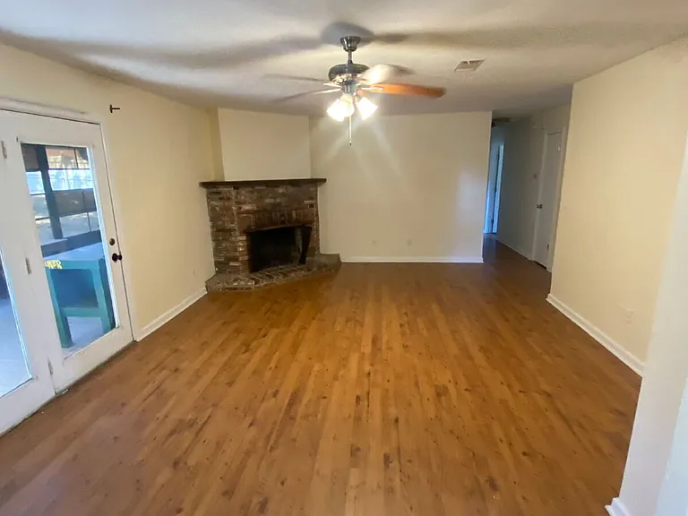1064 Longstreet Dr — Photo 8