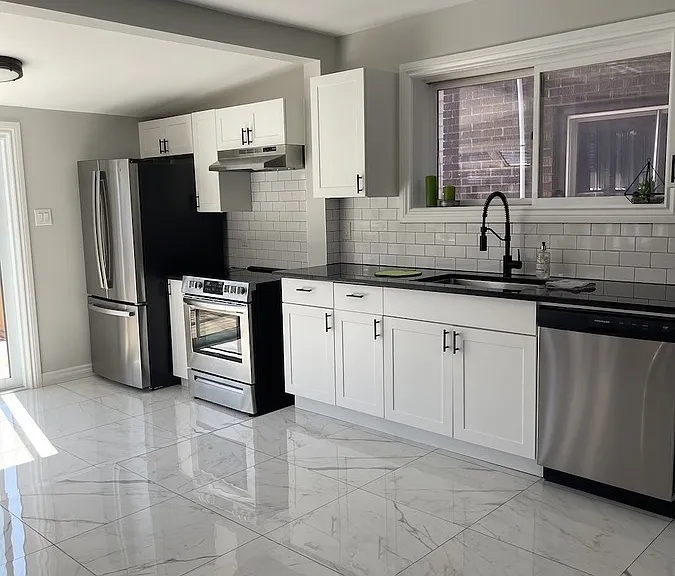 1677 Victoria Ave — Photo 10