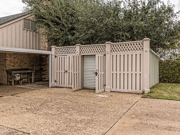5th image of 2621 Woodmont Cir